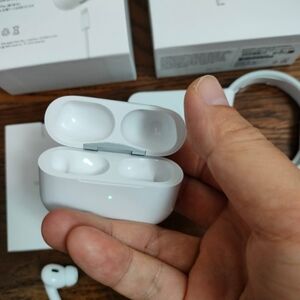 Wireless Earbuds with Charging Case - White